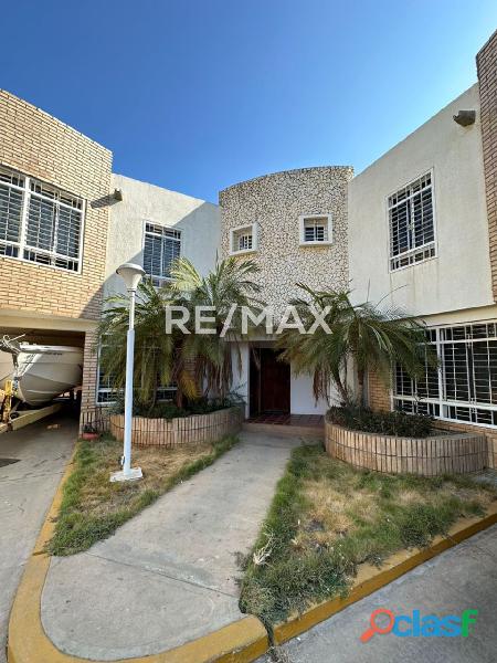 TownHouse/Venta Los Roques Remax Millenium