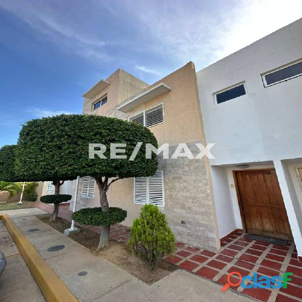 Townhouse en Alquiler Resid. Las Islas. Remax Millenium