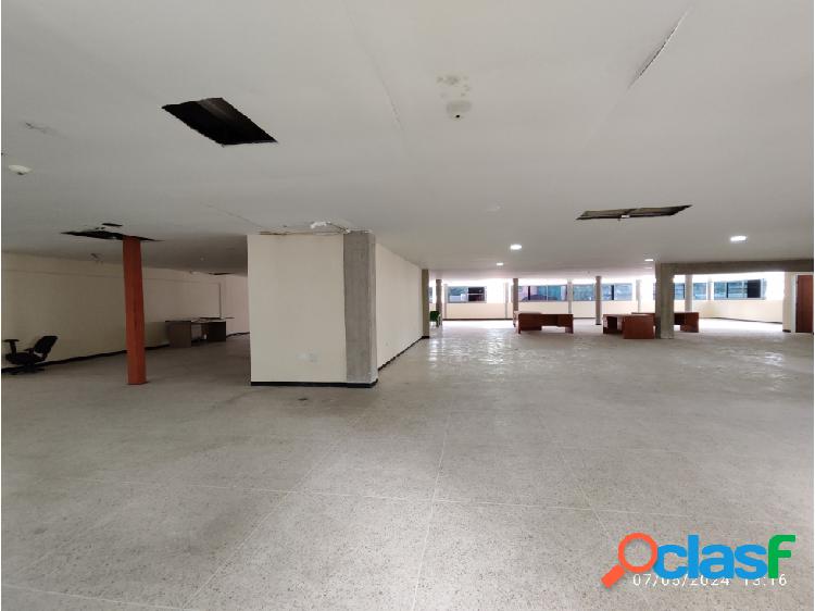 Alquilo oficina 750m2 La Urbina 6865