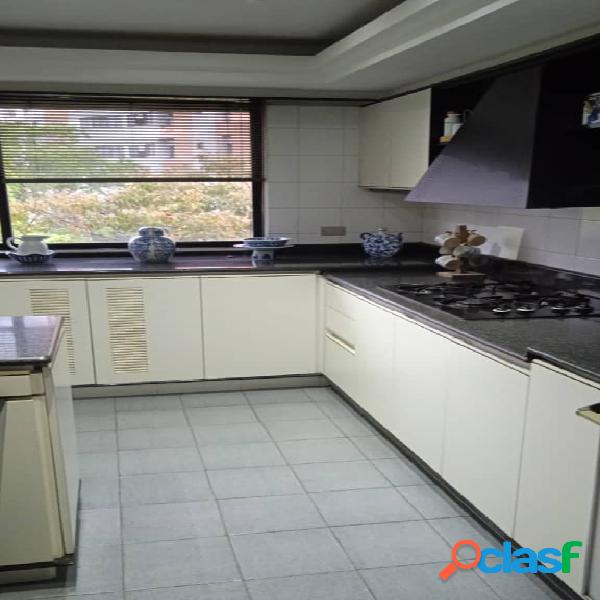 Apartamento en Res. Montecarlo, Urb. Valles de Camoruco.