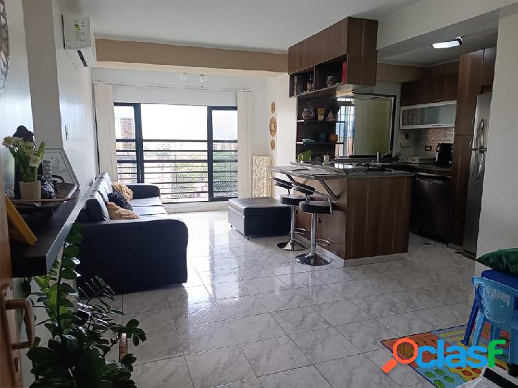 Apartamento en Res. Santa Ana, Urb. Agua Blanca, Valencia