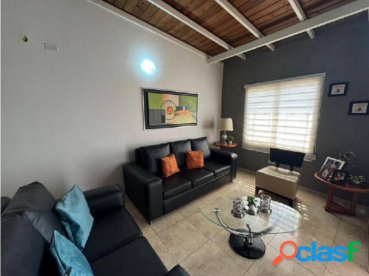 Apartamento en Venta en la Urb. La Pradera, Av Intercomunal,