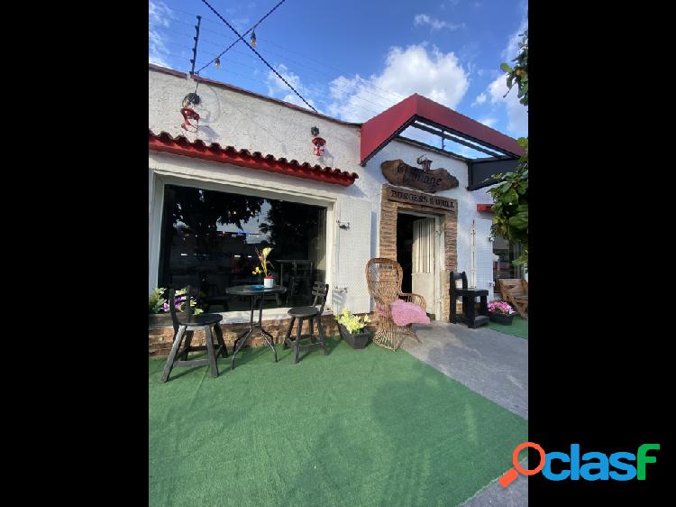 Casa y fondo de comercio (restaurante) en Venta, Urb. La