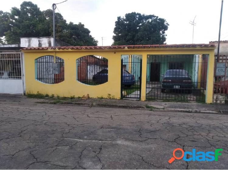 EN VENTA CASA EN LA URBANIZACION LA QUIZANDA