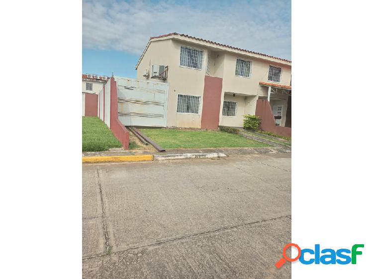 EN VENTA CASA TIPO TOWNHOUSE, Villa Constanza. ALTO BARINAS.