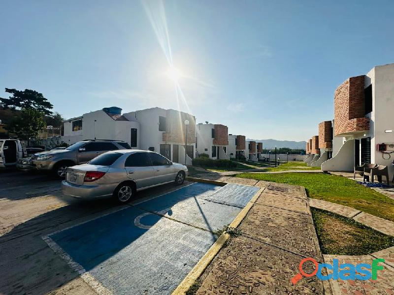 Edna Uzcategui ALQUILA Townhouse en Residencias Altos de la