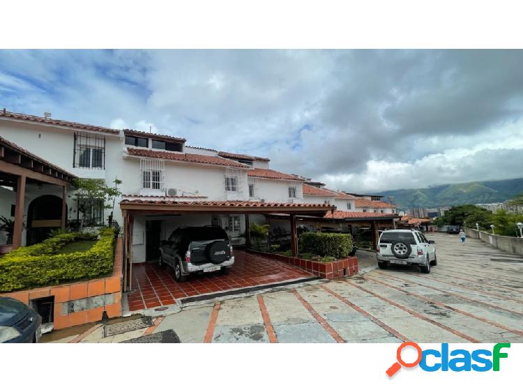 En venta Casa Colinas de la California con Terraza calle