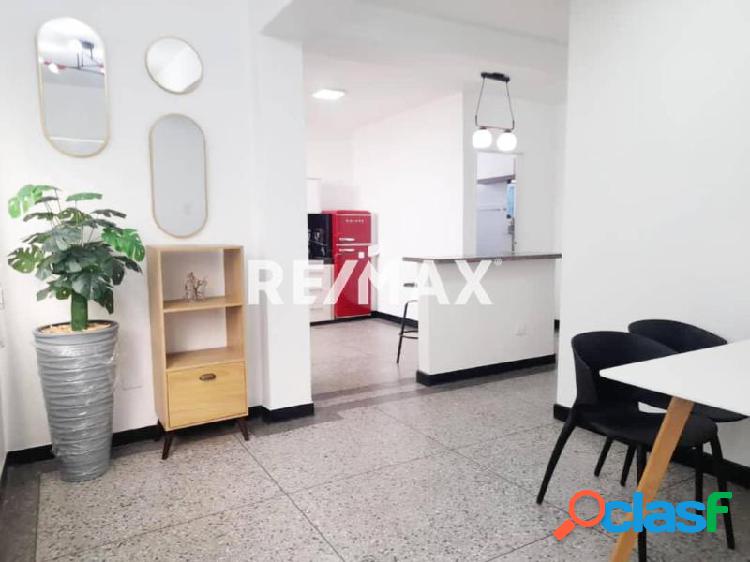 RE/MAX ACCIÓN - Se Alquila Apartamento Totalmente Amoblado