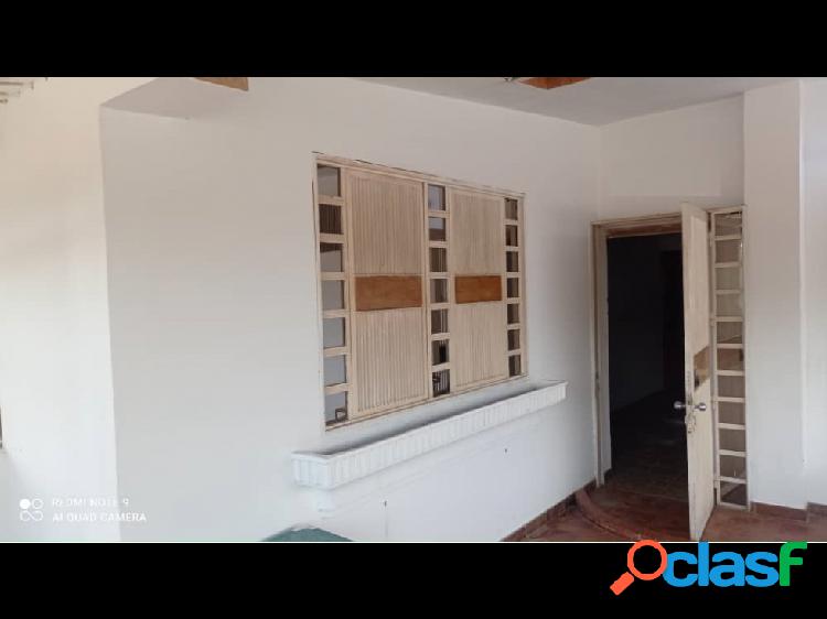 SE VENDE CASA EN CALLE SANTA ROSA VE10-088SR-JGUT