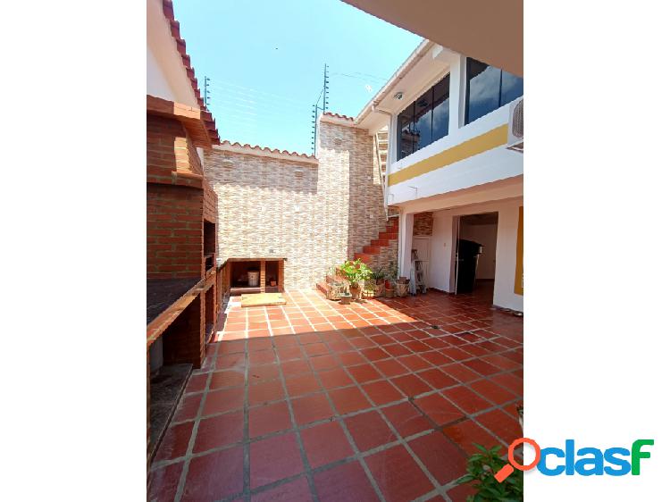 Se Vende Casa 350m2 5h/4b/3p Colinas de Betania Charallave