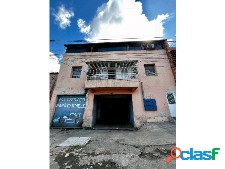 Se vende galpón 421m2 Catia 8684