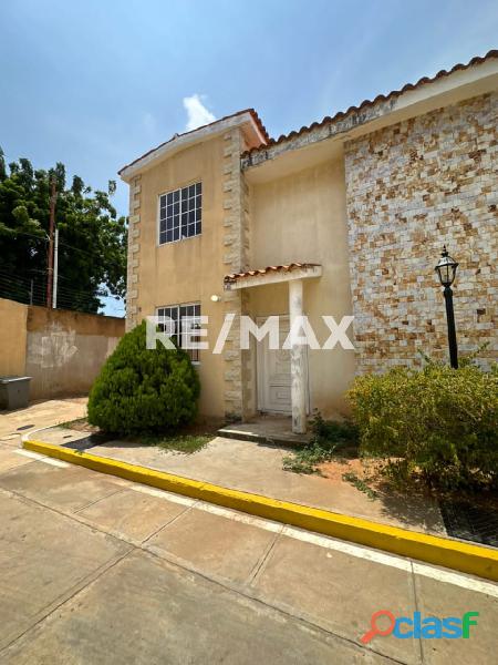 Townhouse En Venta Villa Village. Remax Millenium