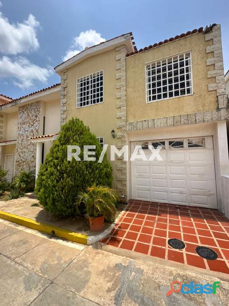 Townhouse en Venta. Urb. Lago Mar Village. Remax Millenium