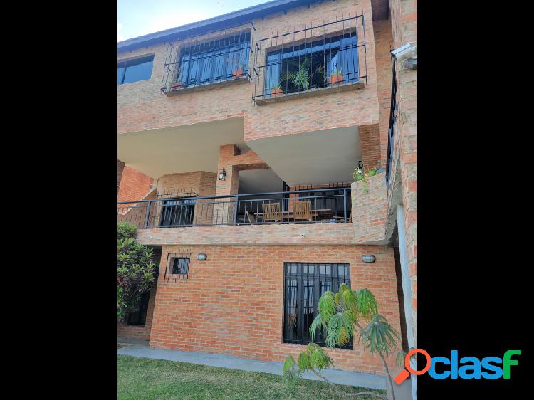 VENTA CASA 480M2 COLINAS DE LA LAGUNITA