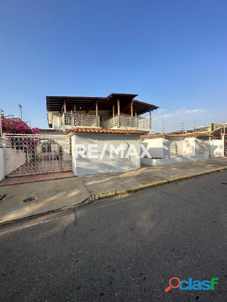 Quinta en Venta Urb. Canta Claro. Remax Millenium