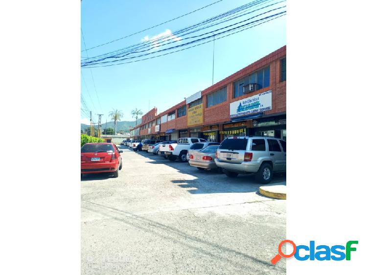 SE VENDE LOCAL EN LA AV USLAR