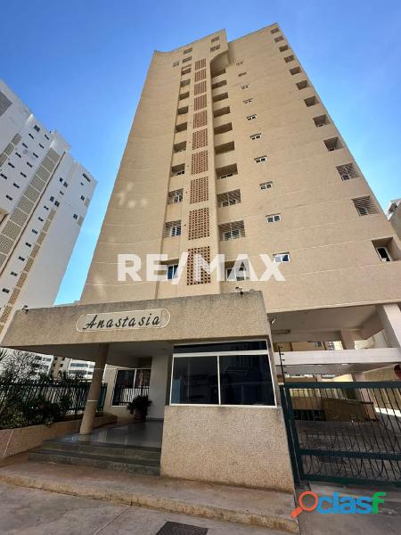 Apartamento En Edif. Anastasia. Remax Millenium