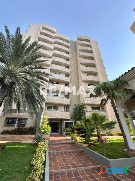 Apartamento en Alquiler Edif. Lago Country III. Remax