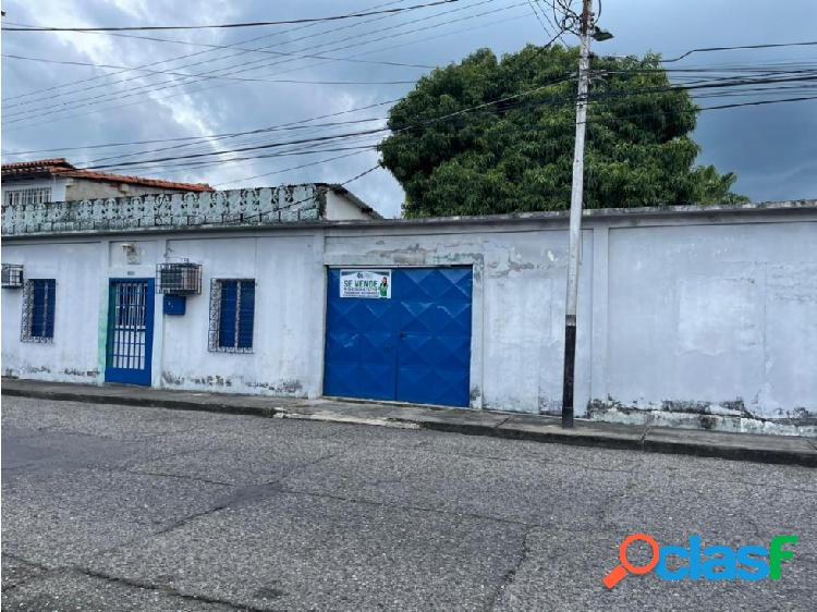 CASA Y TERRENO EN EL SECTOR DE BARRIO CEMENTERIO