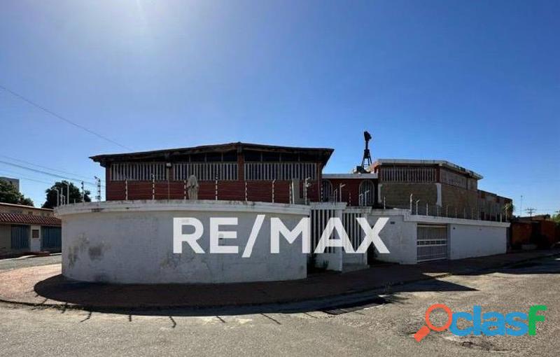 Casa En Venta Urb. Los Pinos. Remax Millenium