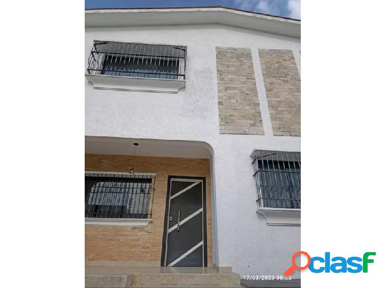 Inv. Degemajo Vende Quinta En Urb. Valles De Camoruco