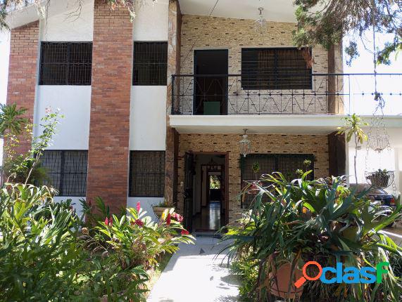 VENDO CASA EN LA AV ROTARIA