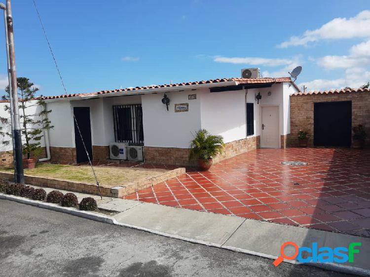 VENTA DE CASA, EN LA URBANIZACION LA CAMPIÑA. CABUDARE