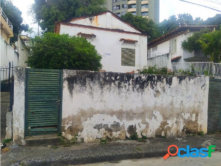 VENTA DE CASA TERRENO. (5 hab / 3 baños/ 2 Ptos