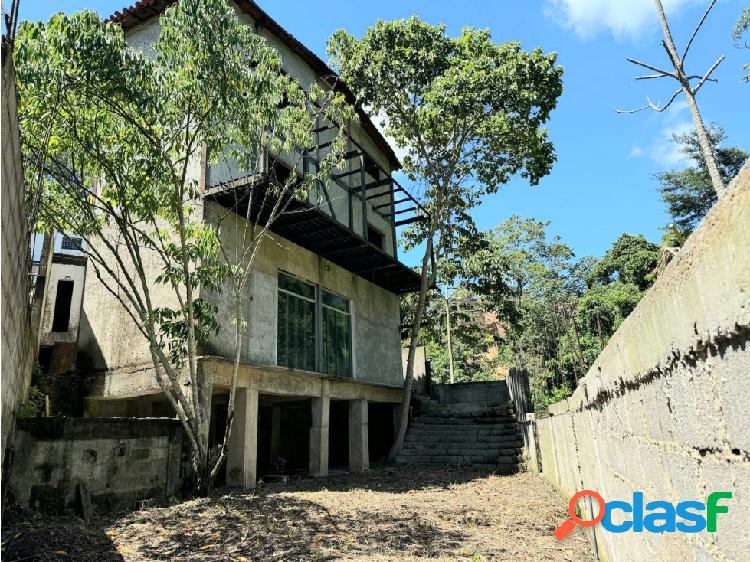 Vendo Casa en Altos del Halcón en Oripoto en Obra Gris