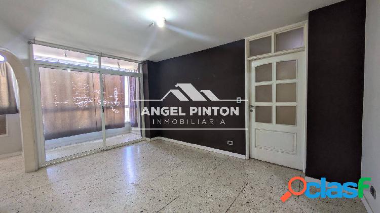 APARTAMENTO EN VENTA EN AV BELLA VISTA MARACAIBO. API 6318