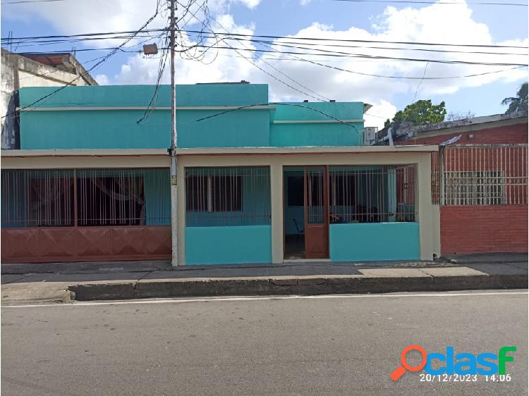 CASA EN LA CALLE AMACURO CENTRO DE TUCUPITA VE17-026SC-RNAR