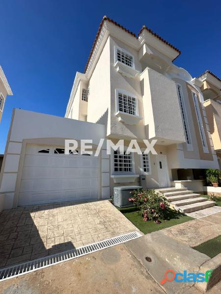 Casa en Alquiler. Villa Palma Dorada. Remax Millenium