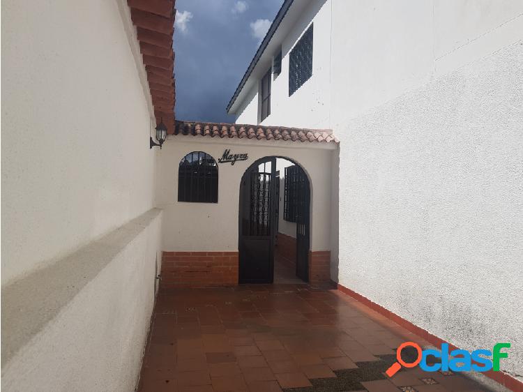 Casa en Venta La Trinidad, 330m² Const. / 227m² Terreno