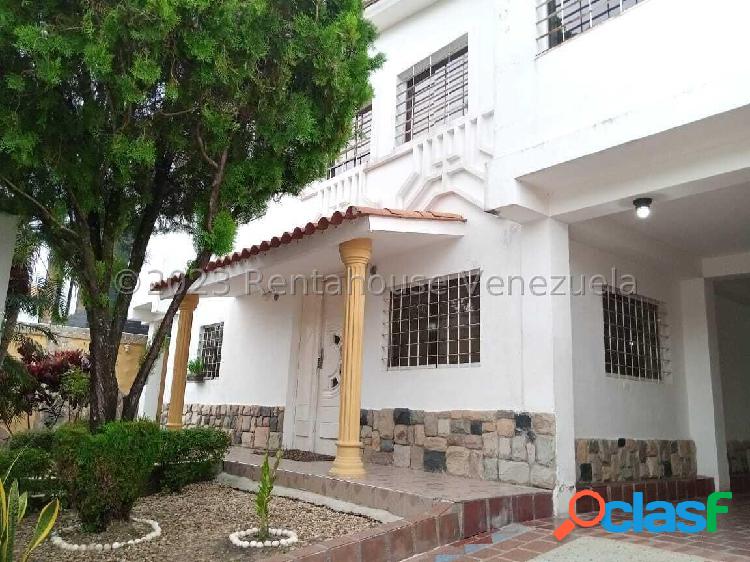 Casa en venta con excelente distribución en venta ubicada