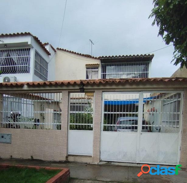 Casa en venta con excelente ubicacion en la urbanizacion la