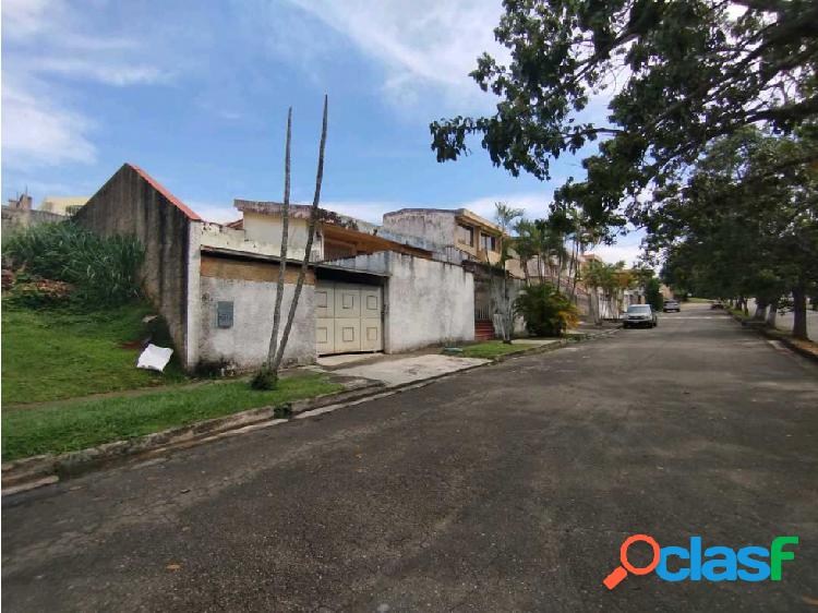 En Venta Casa en Altos de Guataparo para remodelar