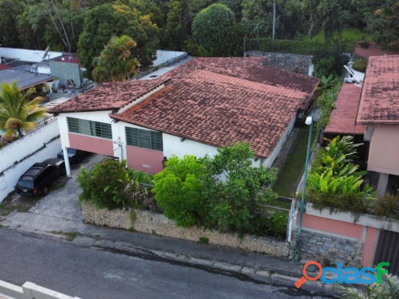 PRADOS DEL ESTE VENTA CASA DE 2 NIVELES EL REFUGIO PERFECTO