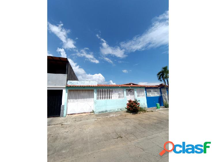 Se vende Casa 177m2 3h/3b/3p Urb Betania Charallave 0859