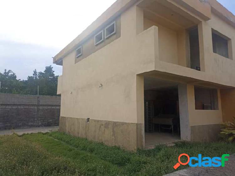 Townhouse en Tucacas (ML)