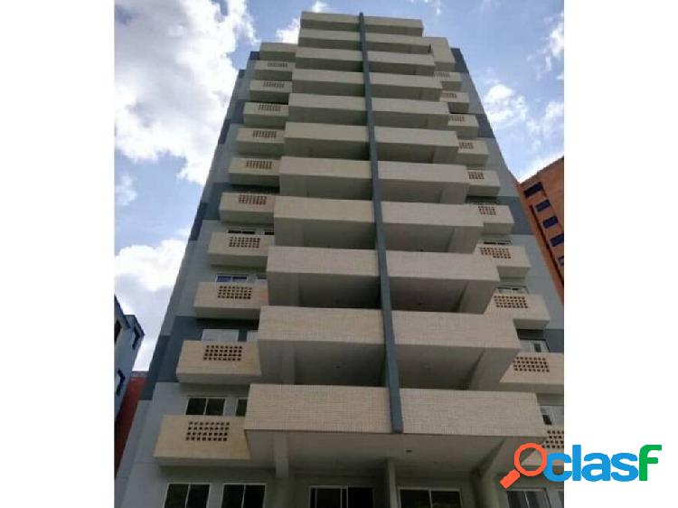 Annic Coronado Vende Apartamento en Las Chimeneas planta