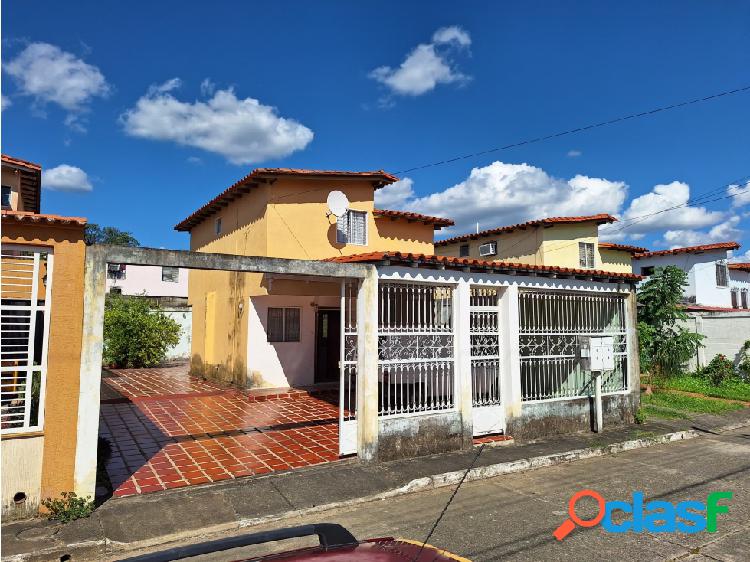 CASA EN LA URB. CASA DE TEJAS - GUANARE VE21-026CT-JSAN