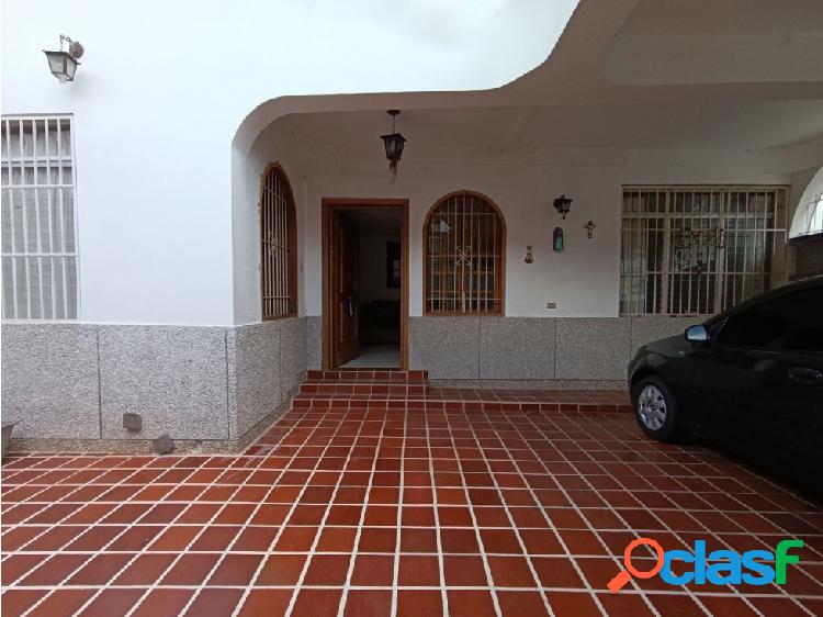 Casa en Venta Colinas de Santa Mónica, 900m² 4 Niveles