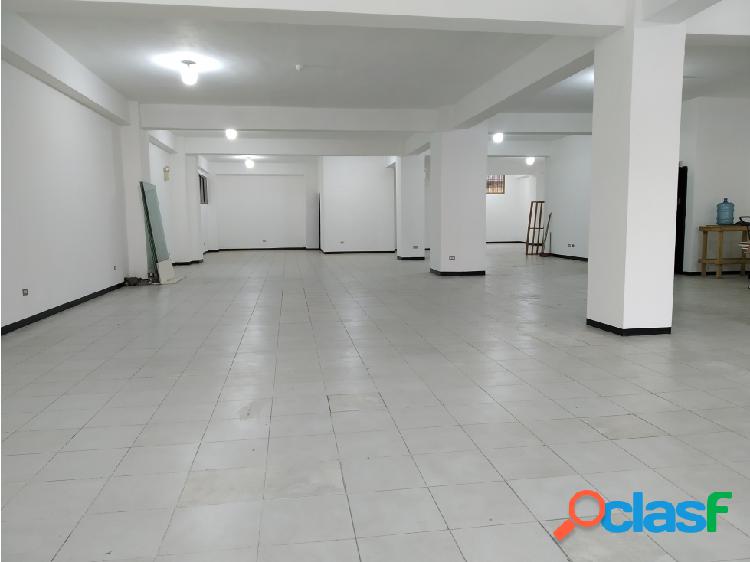 Se alquila local en mezzanina 300m2 Av Baralt 8109