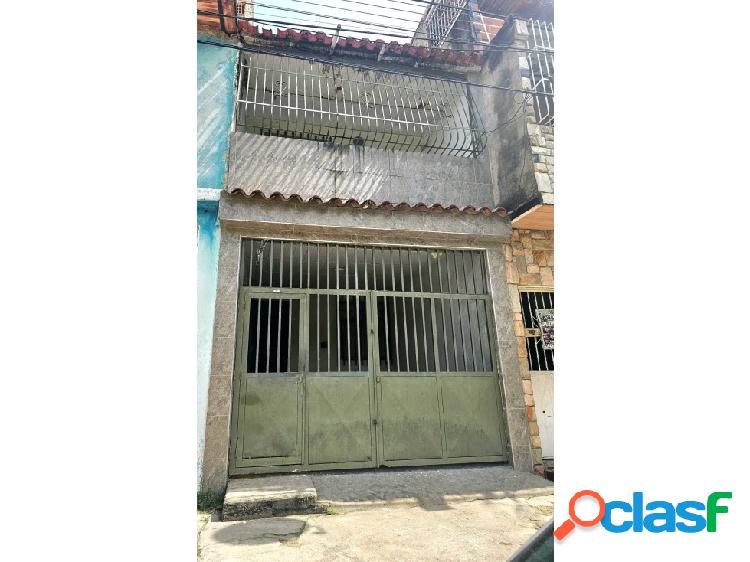 En Venta Casa de 2 Plantas en Caña de Azúcar Sector 10