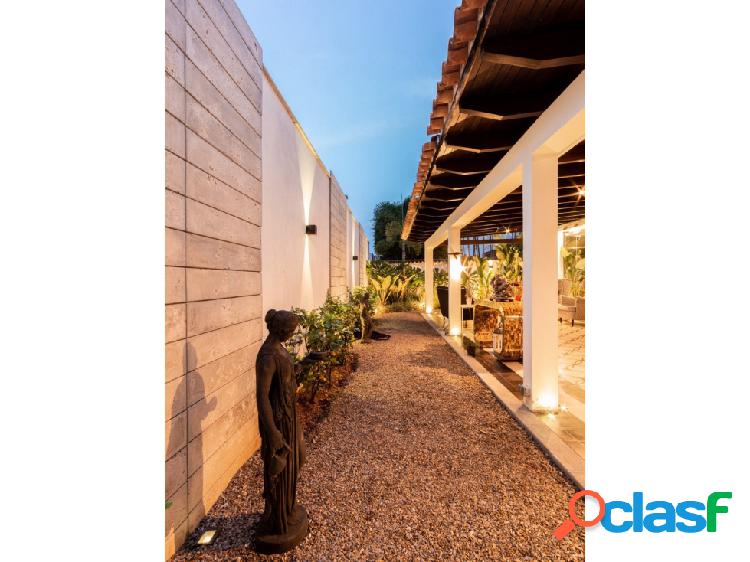 Se vende casa 420m2 3h+s/ 6b/ 3p Los Samanes