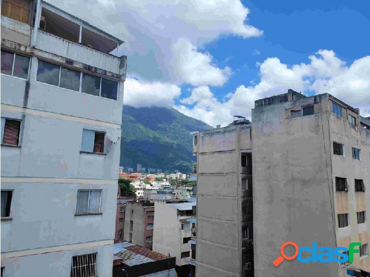 ALQUILER DE APARTAMENTO EN CHACAO BIEN UBICADO