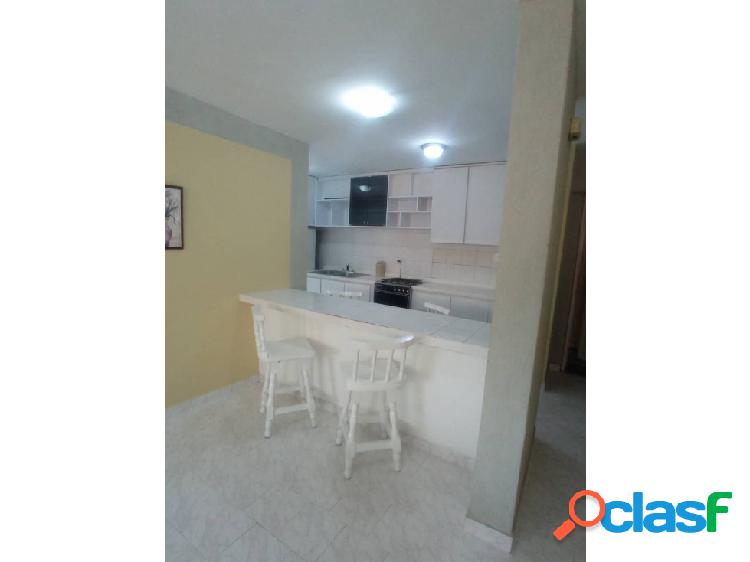 ALQUILER DE APARTAMENTO EN RESD. BOSQUE JARDÍN URB EL