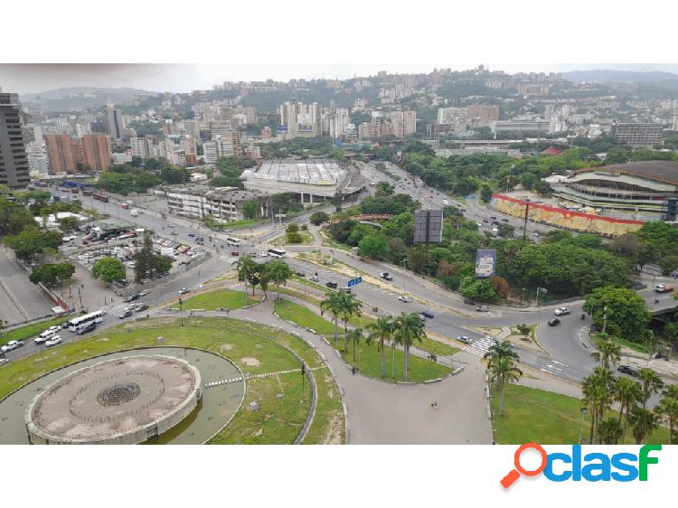 Alquiler de Amplia, iluminada y fresca oficina en Plaza