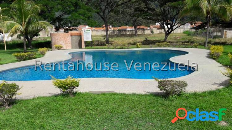 Casa en venta con excelentes espacios ubicada en la Cumaca