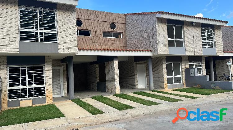 En venta excelente town House obra blanca en san diego